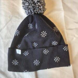 Peloton Kids' Snowflake Pom-Pom Beanie - Black and White